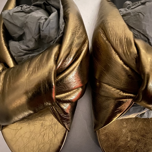 Balenciaga - Picture 10 of 16